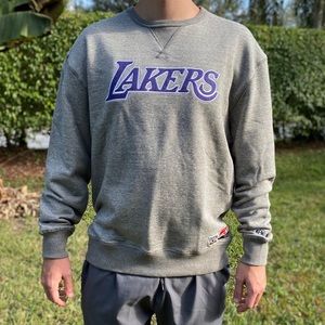 NBA Lakers sweatshirt